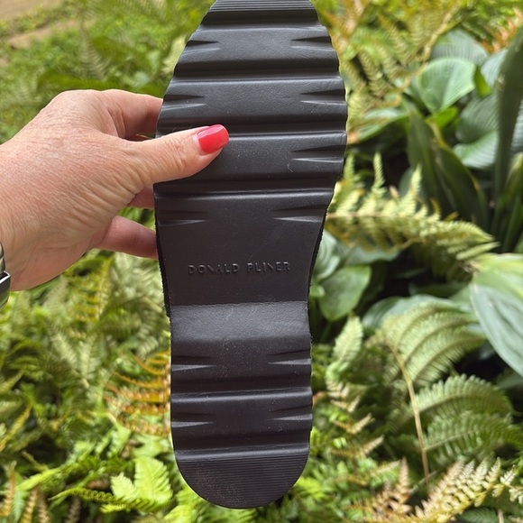 NEW Donald Pliner Suede Leather Boots Ankle 6.5 - Picture 2 of 8